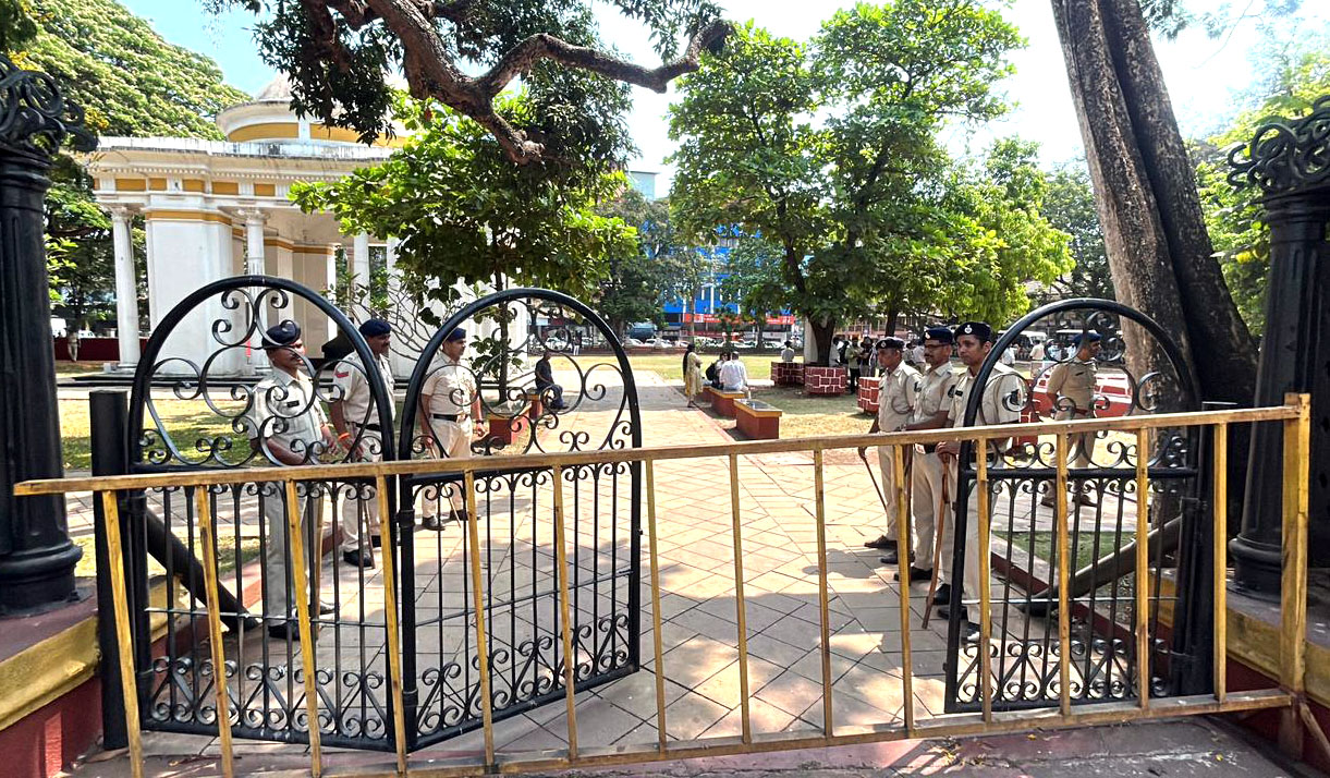 Prohibitory orders around   Azad Maidan draw flak