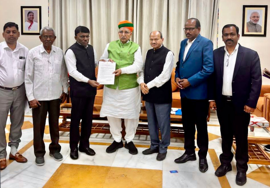 Tawadkar meets union min on ST quota in Assembly