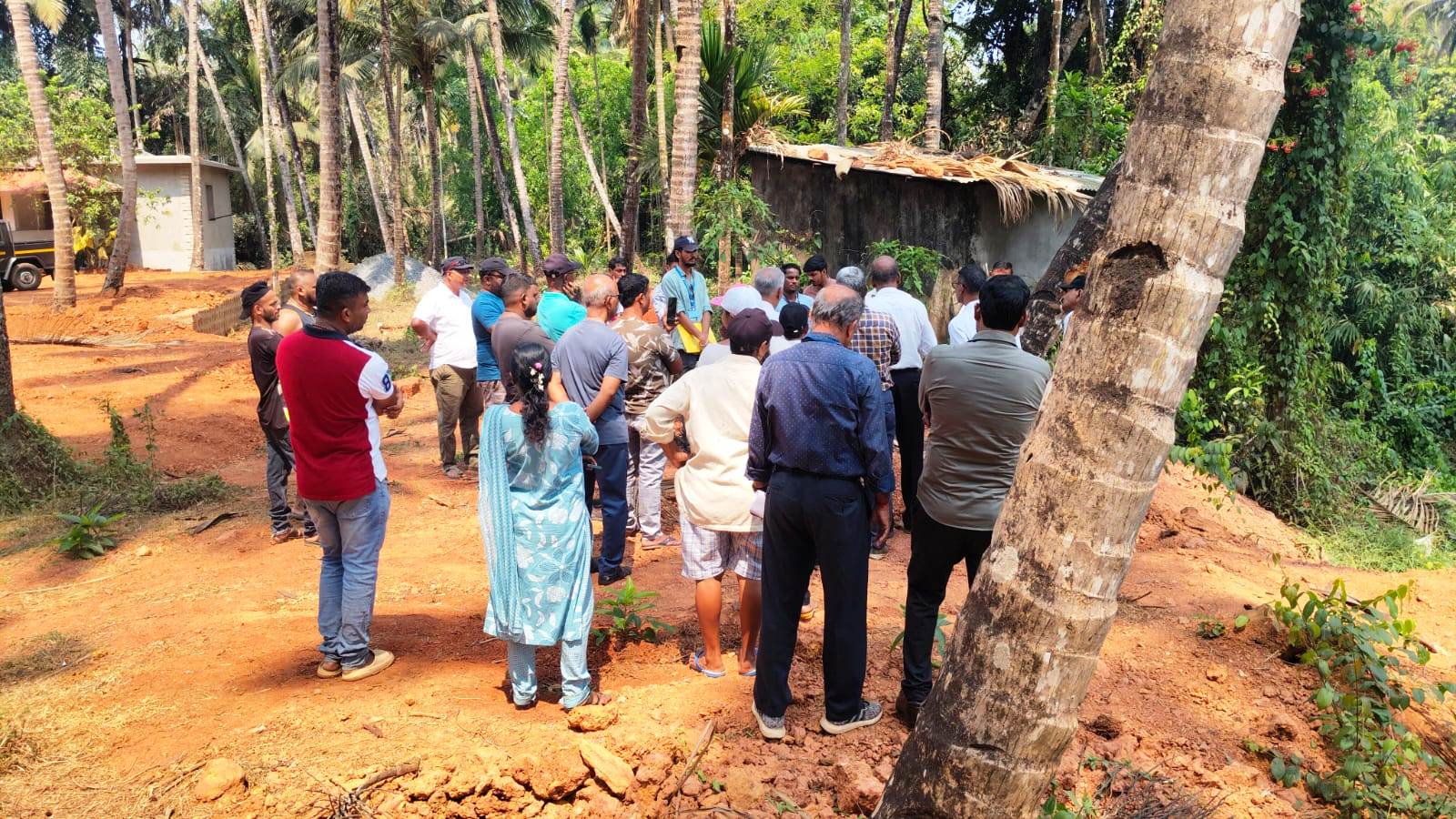 Salcete coastal panel inspects controversial site at Paroda