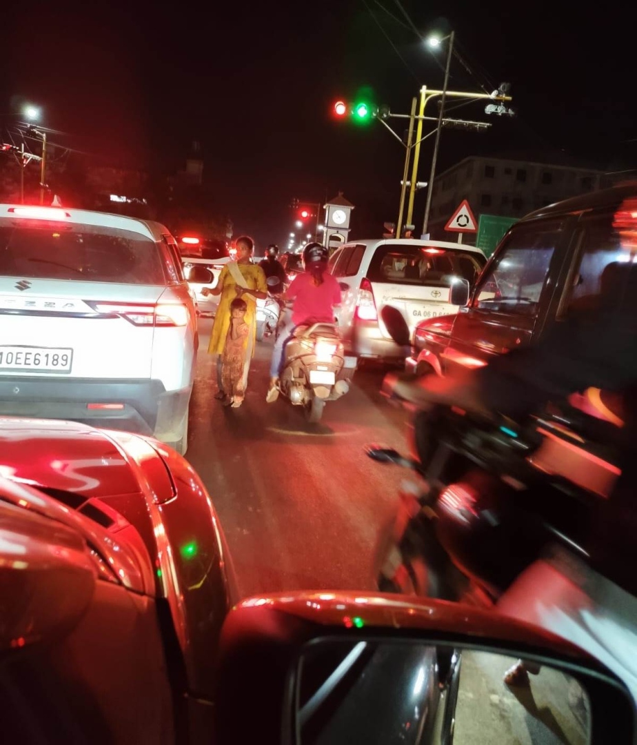 Woman with child begging in traffic triggers outrage