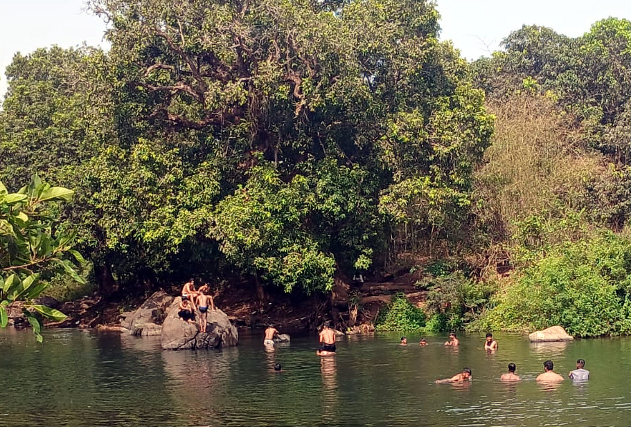 Morlem residents seek ban on Valvanti riverbank bathing