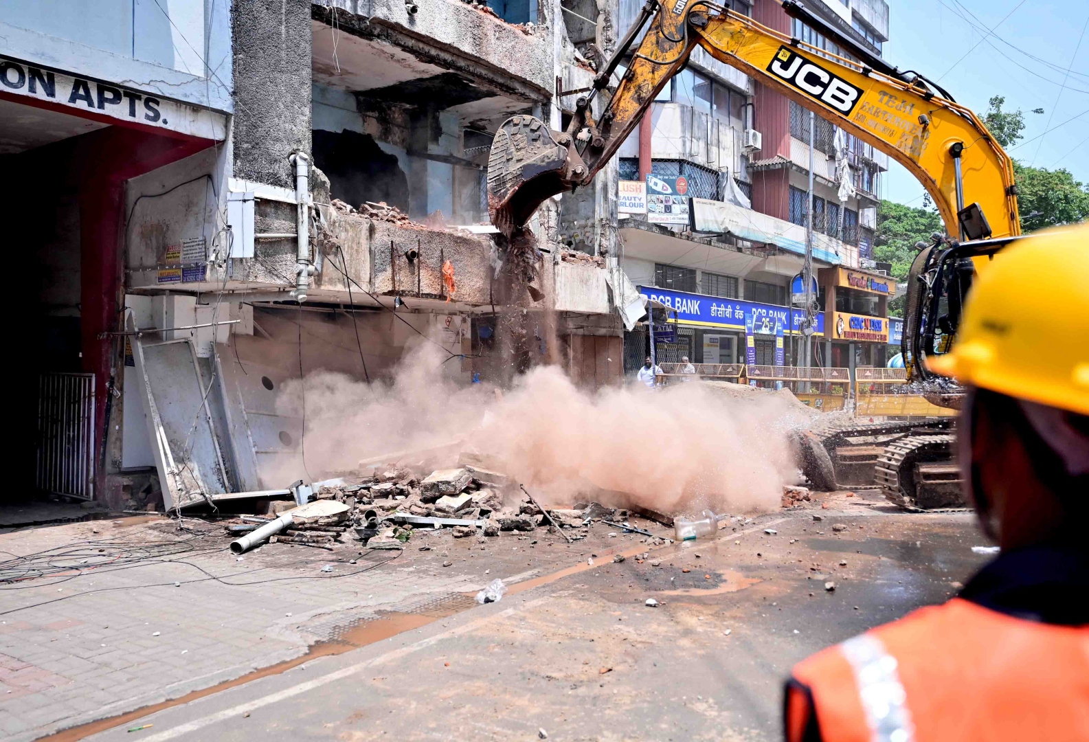 CCP razes unsafe structure   amid tense scenes in Panaji