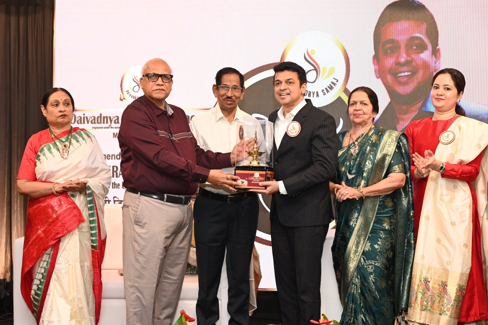 Vikram Verlekar honoured at Daivadnya Bhoumanest prog