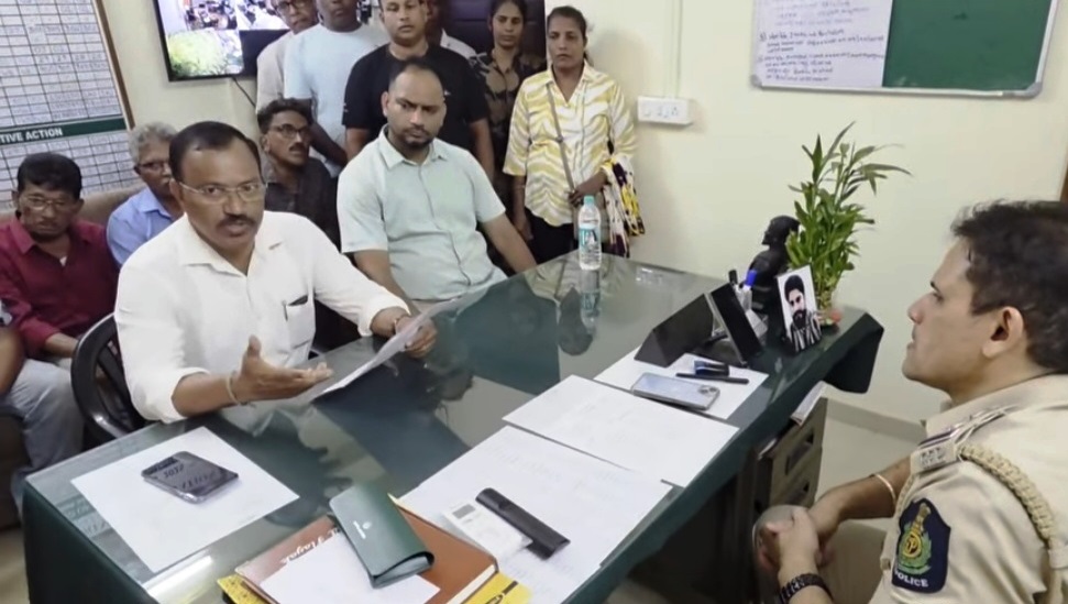 Nuvem locals file plaint   against Minister, MLAs
