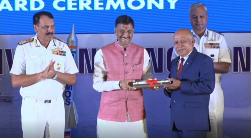 Goa's Gopalkrishna Kamat honoured with Raksha Mantri award in Delhi