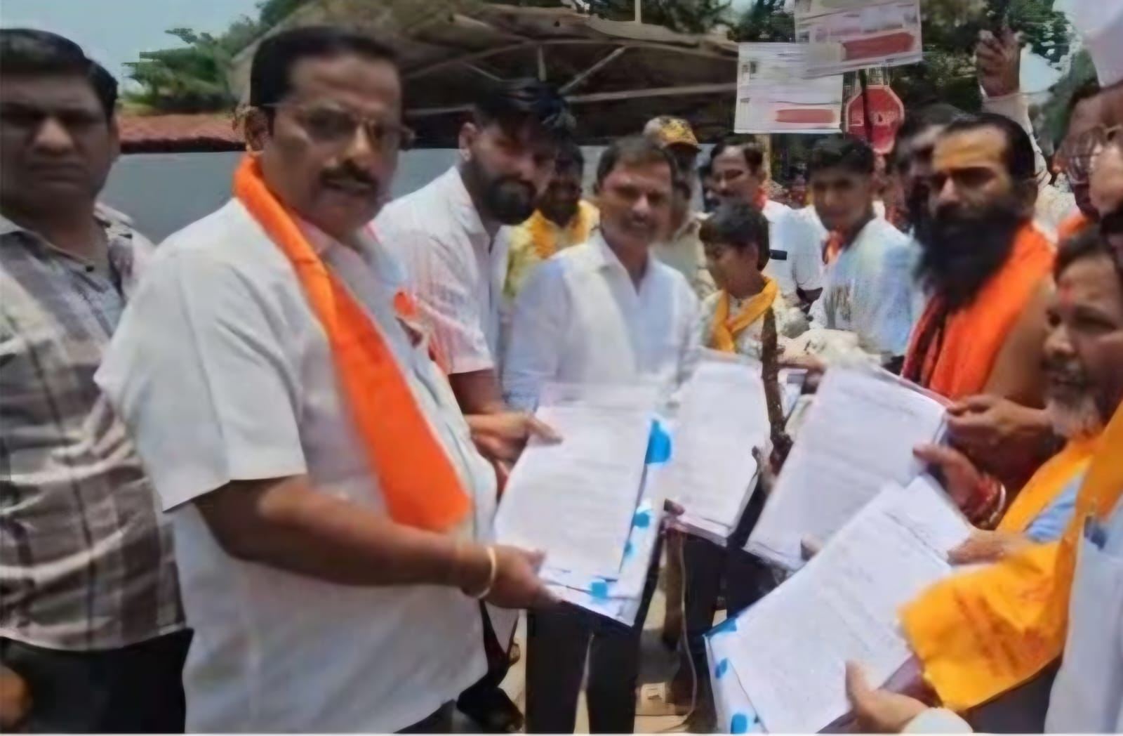 Belagavi delegation seeks ban on cow slaughter in K’taka