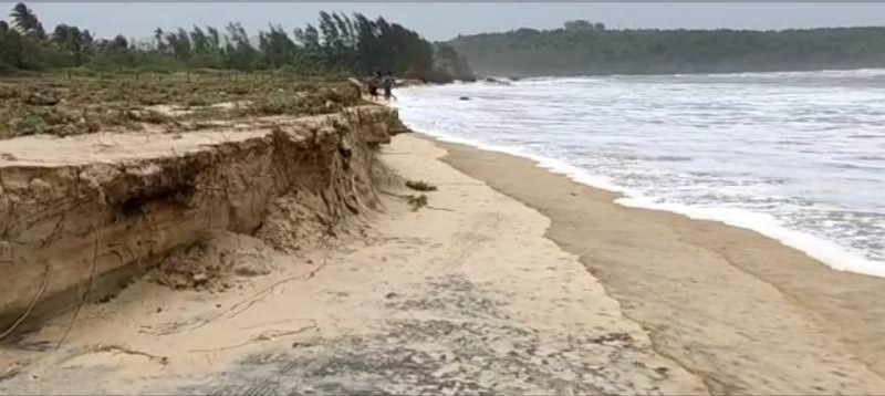 Counting shacks, losing beaches