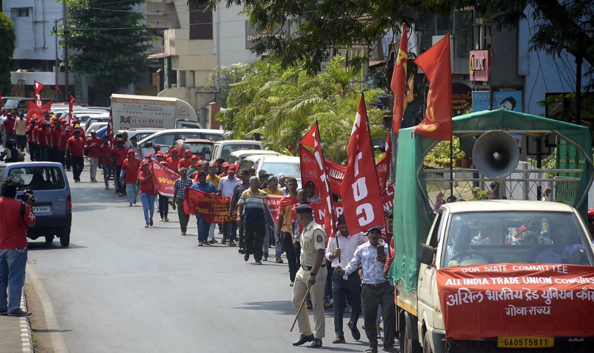 Labour registration must for  firms with over 10 workers