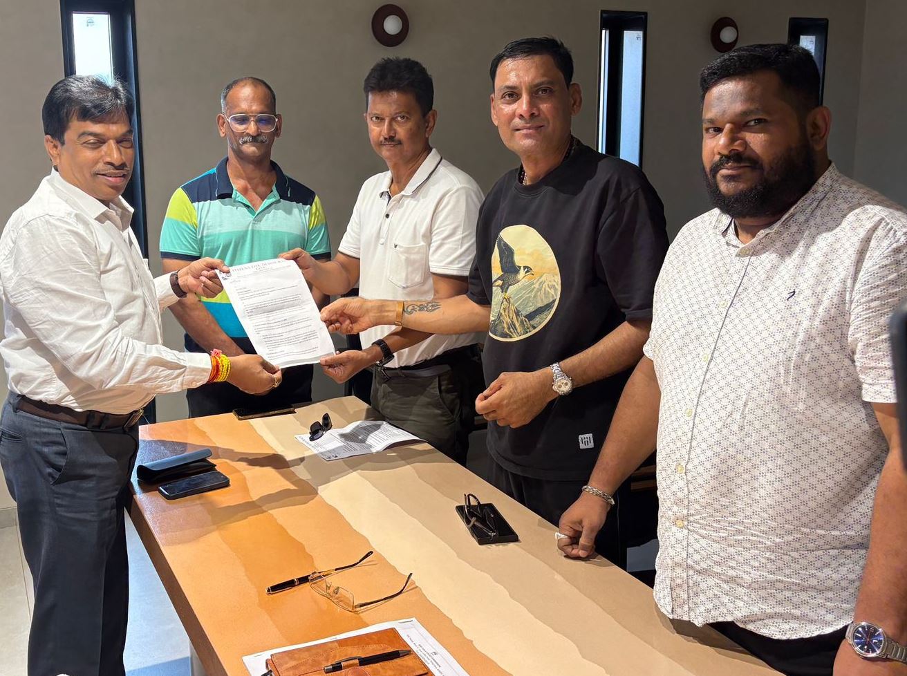 NGO meets BJP president, protests  forced installation of smart meters
