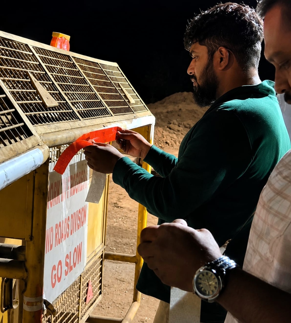 Youth fix reflective tapes at dangerous spots in Quepem and Sanguem