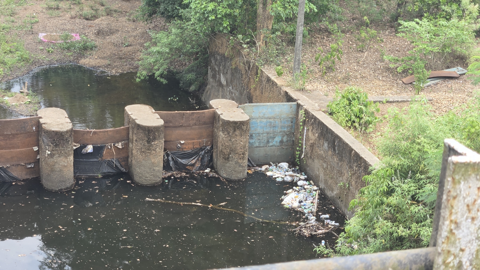 Plastic waste and liquor bottles pollute Sattari riverbeds ahead of monsoon