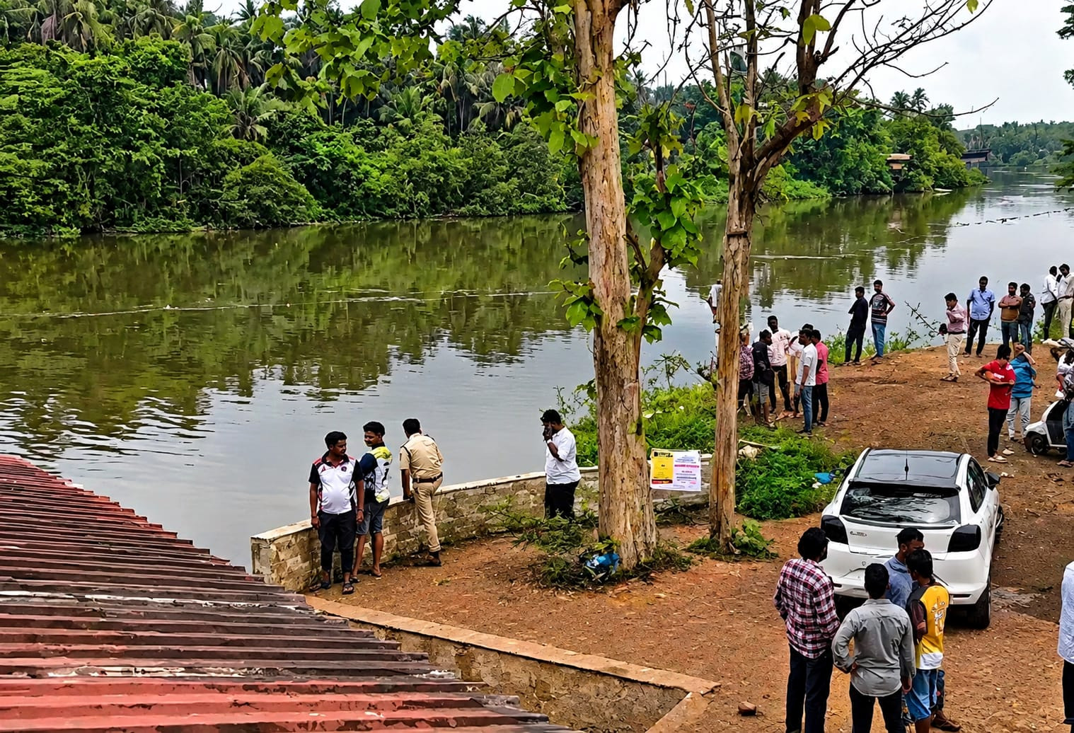 Curchorem youth feared drowned after jumping off Sanvordem bridge