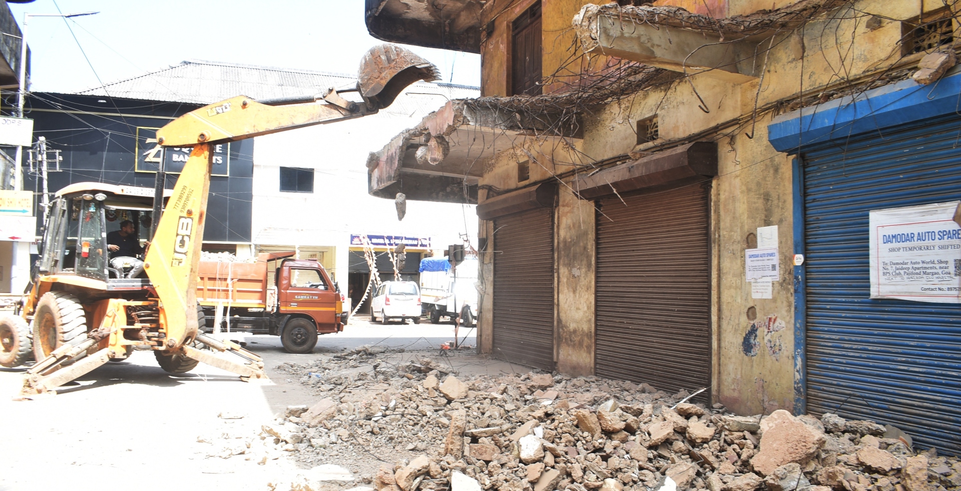 PWD finally moves in to raze  dangerous Margao balconies