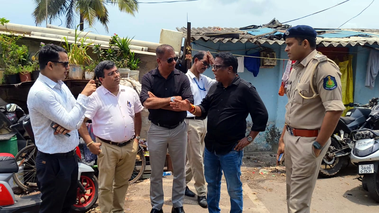 Officials issue final warning to illegal wholesale fish traders at Kharewado