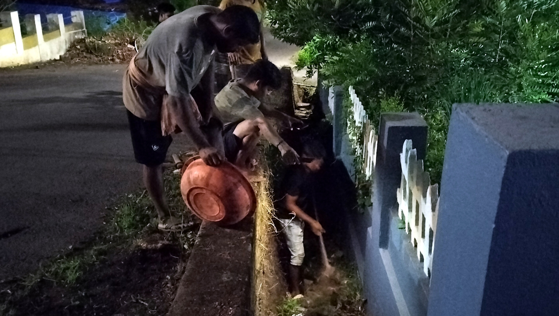 Drains cleaned using phone light in midnight operation at Mapusa