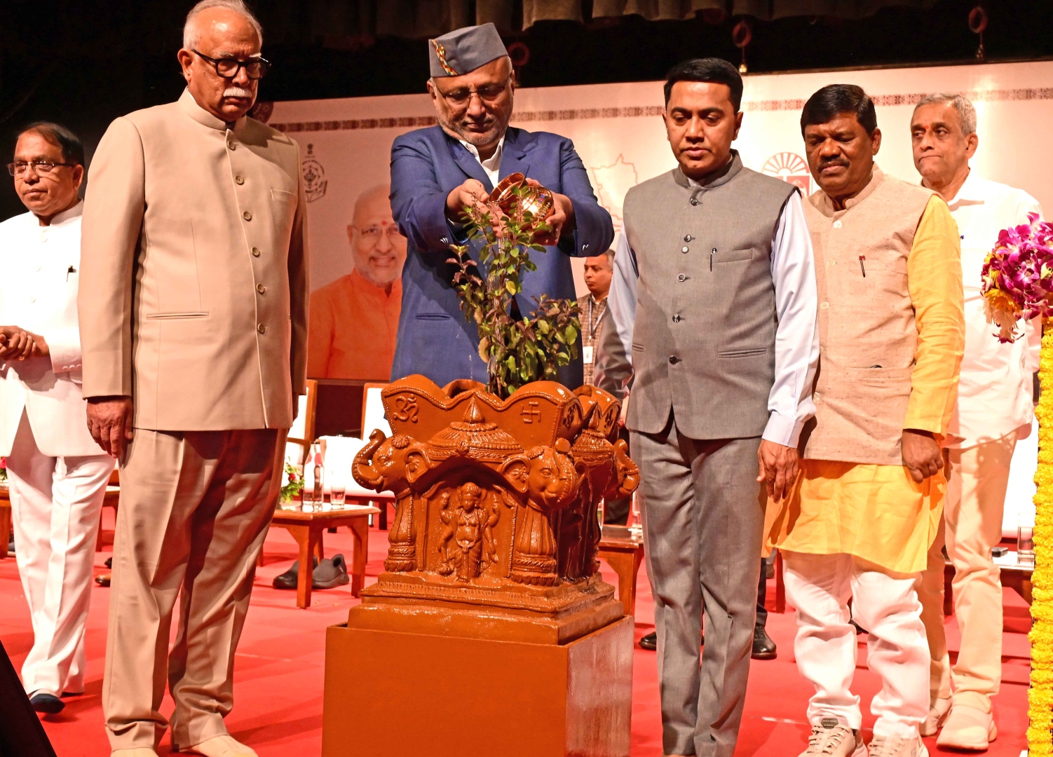 Vice President exhorts Goa   to lead the blue revolution