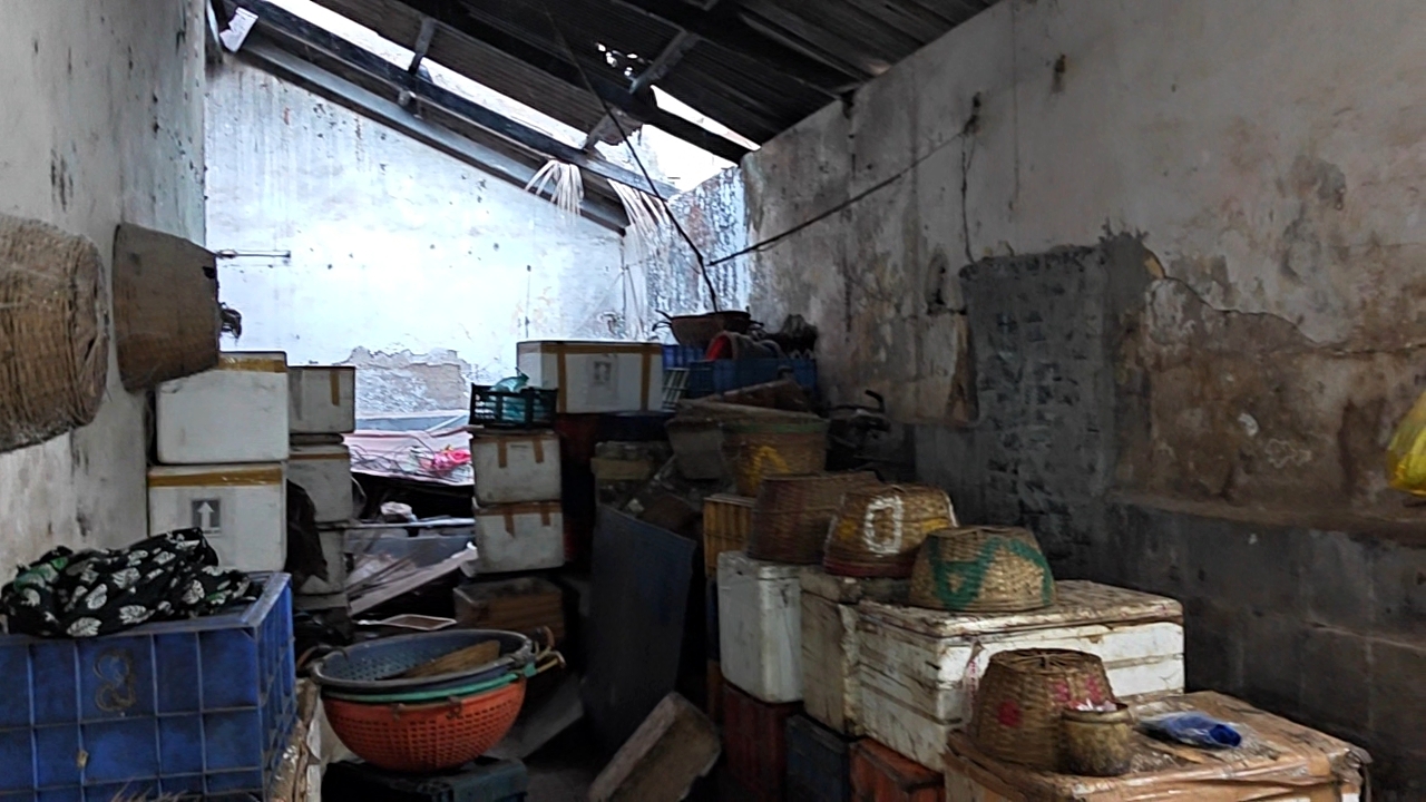 Crumbling walls, rusty grills, vanishing vendors:   Tragedy of once bustling Baina fish market