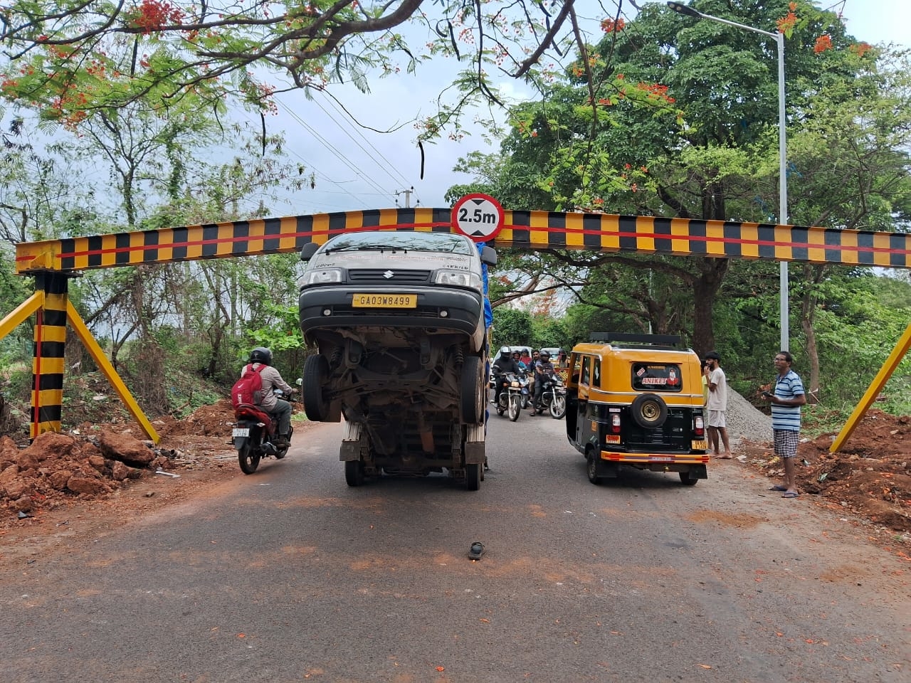 Goods rickshaw hits new height barrier at Assagao