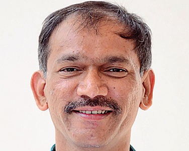 Cong to consider Girish for CM if he defeats Parrikar: AICC