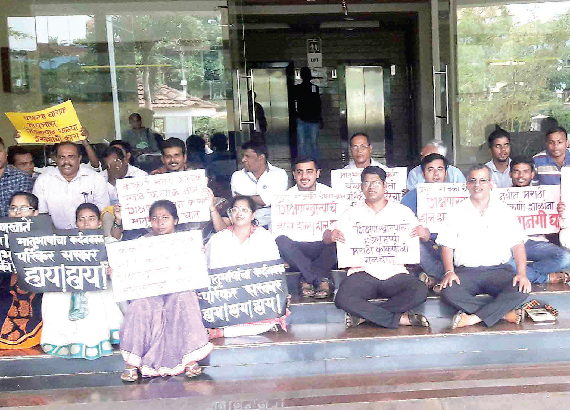 BBSM protest at edu dept, demand nod to Konkani, Marathi schools