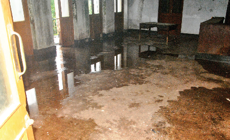 Condition of South Comunidade bldg pathetic, but rainwater seepage is making it precarious