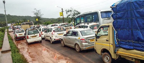 Traffic jams continue  to torment motorists,  commuters at Cortalim