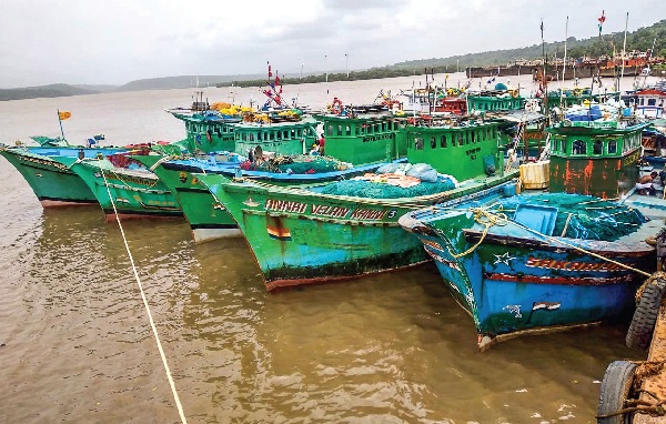 The Goan EveryDay: 16 Kerala fishing boats with 187 crew seek shelter in  Cortalim