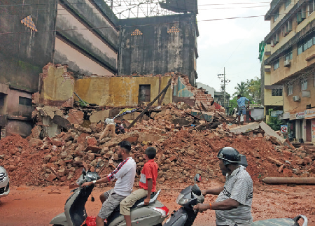 Mapusa city fathers call for proactive action on unsafe  buildings, say recent collapse is a wake-up call