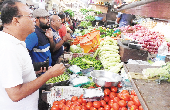 People jostle for groceries, social distancing thrown to the winds