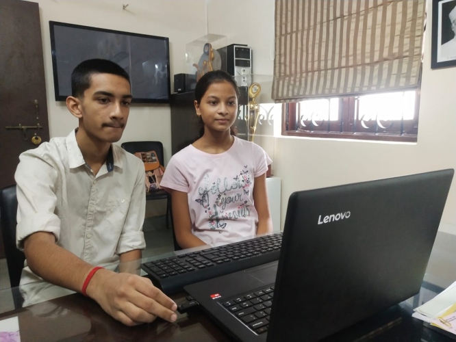 Ravindra Kelekar Dnyanmandir wins quiz contest on Gandhi