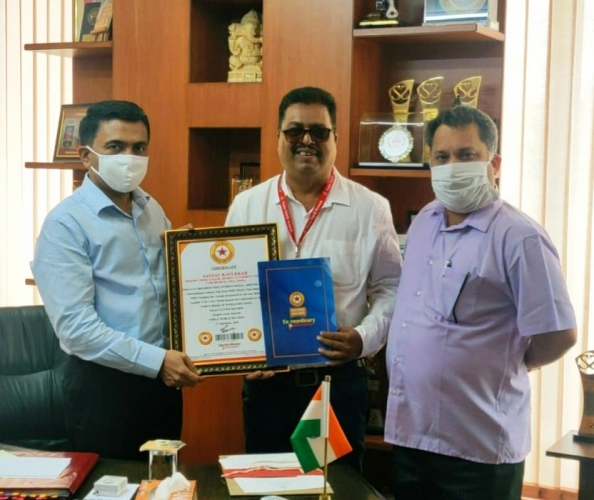 ﻿SAG’s senior chess coach Kavlekar presented Noble World Record certificate