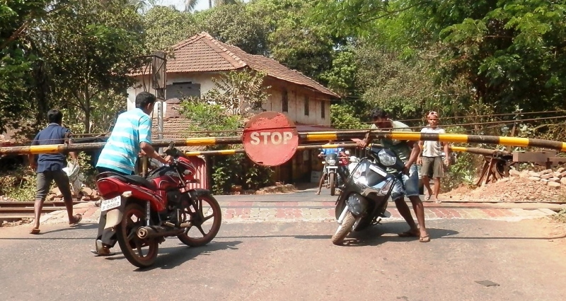 Battleground Chandor; thousands to converge at railway crossing to oppose double track