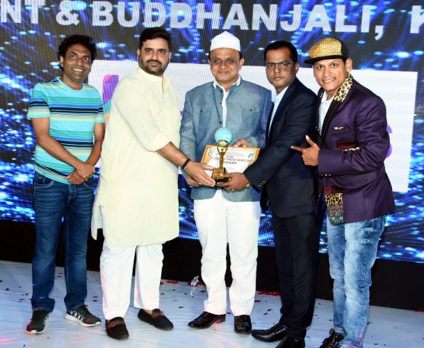 Sindhudurg Live    editor-in-chief  receives award