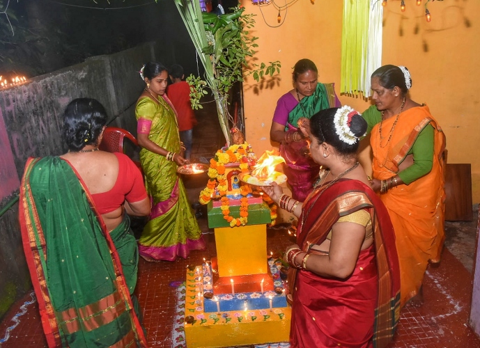 gHara javaN (Home Food): Tulsi Lagna