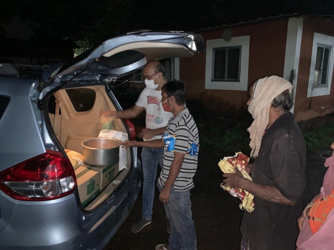 Beyond Borders: Reaching out to stranded people,   needy, migrant labour in State