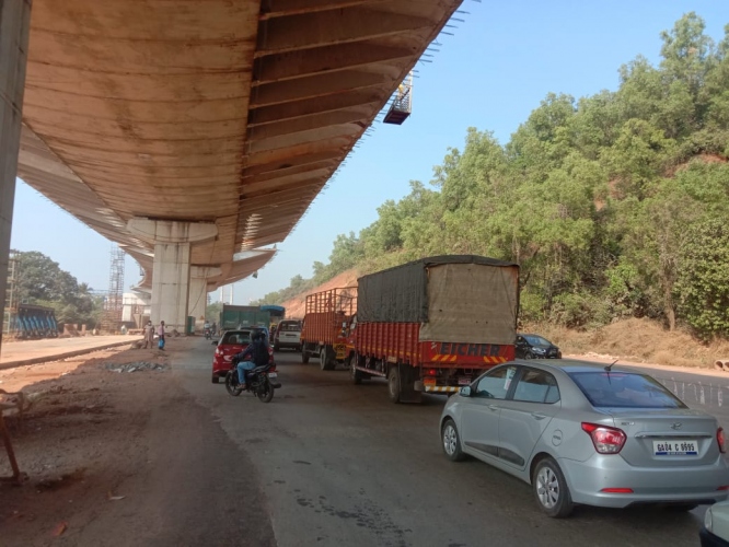 Cortalim bears the brunt of festive season traffic jams