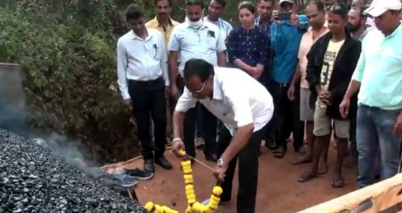 Hotmixing finally begins  at Agonda beach road