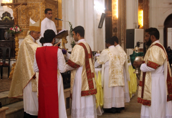 Chrism Mass: Priests stand as co-workers of their bishop