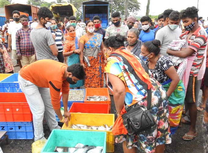 Sparks fly in wholesale fish market over retail sale