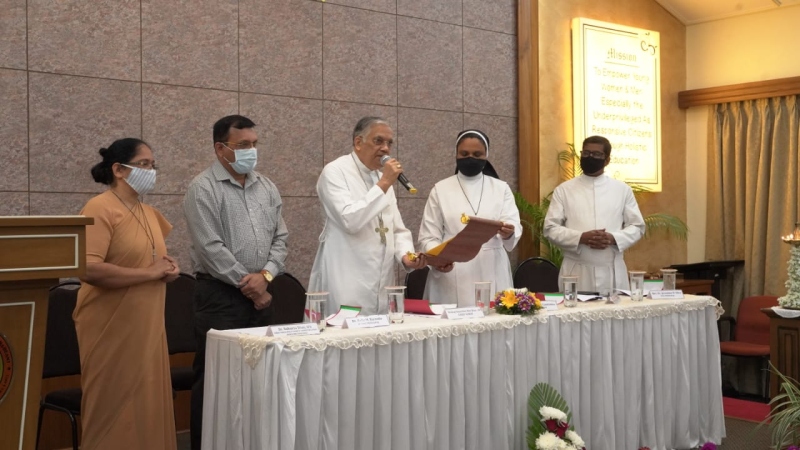 ﻿Training held for teachers on social media education