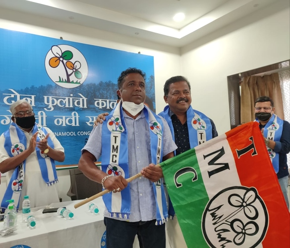 ﻿Former Cumbarjua sarpanch    Surendra Naik joins TMC