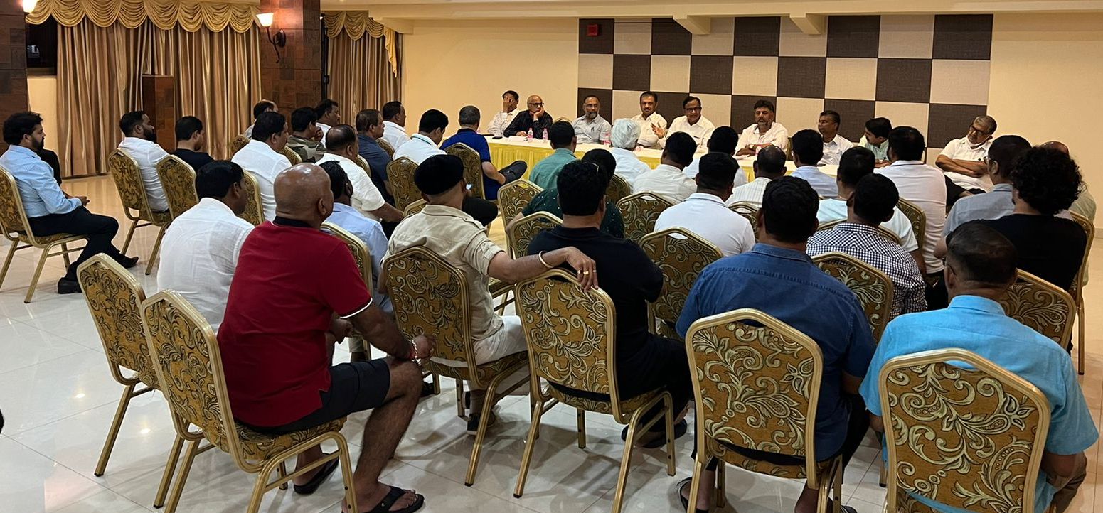Cong-GFP go into huddle for counting day