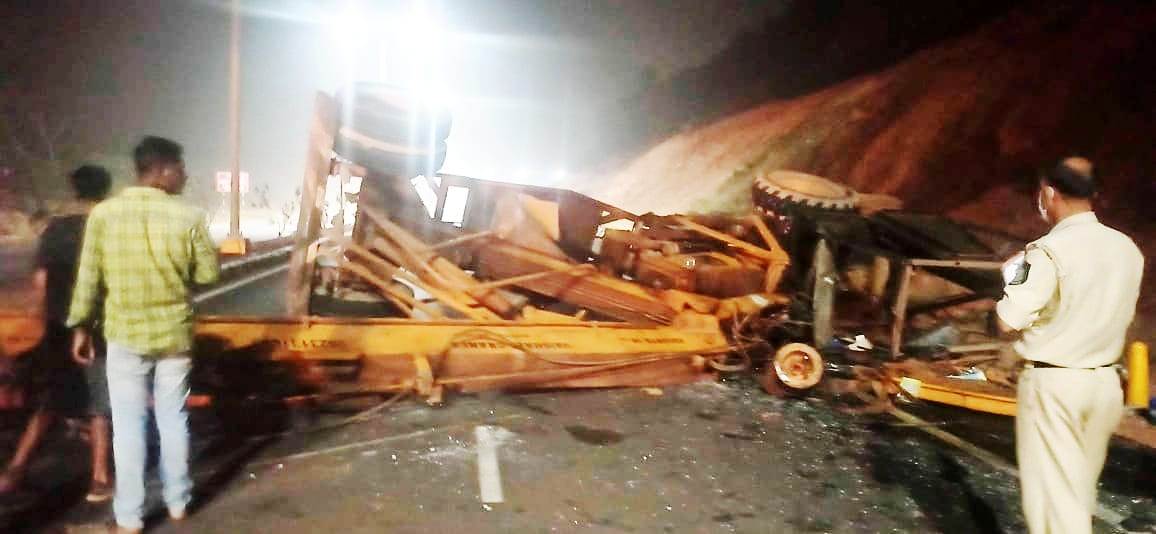 Crane turns turtle on Loutolim missing link; traffic disrupted