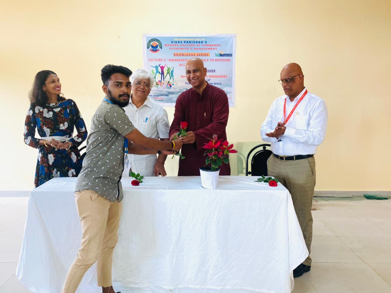 ﻿College holds knowledge series lecture
