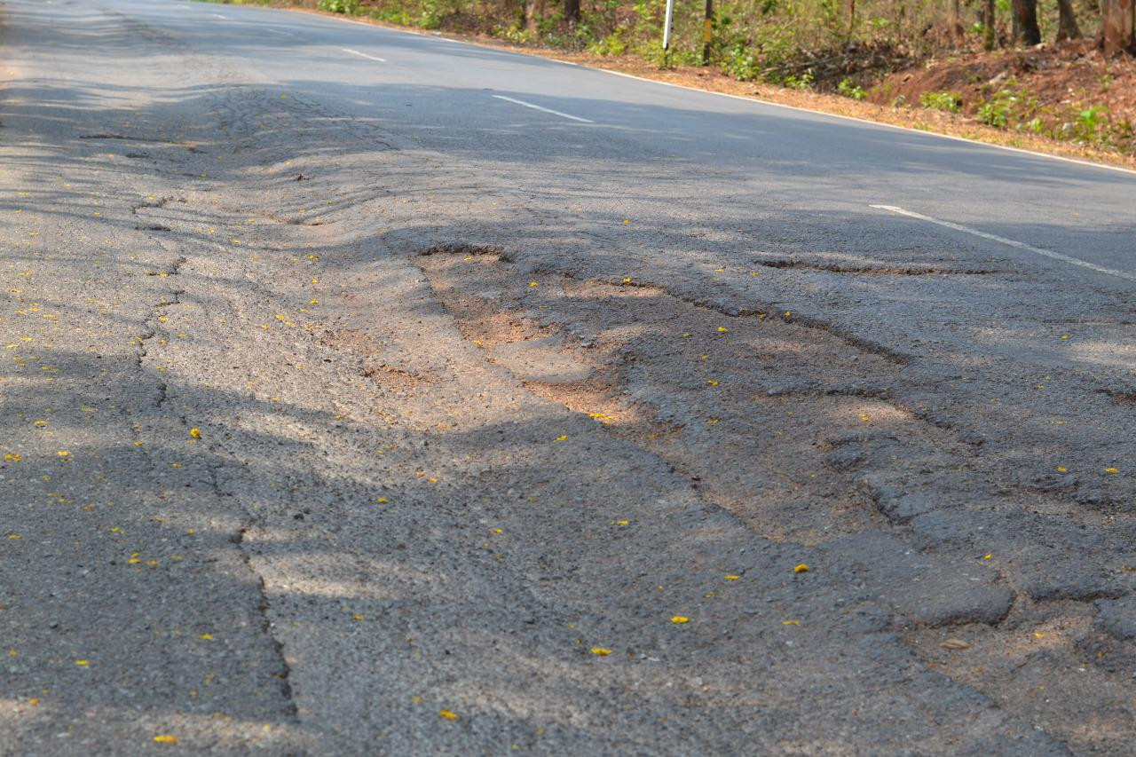 Congress questions   Cabral over state  of Canacona roads
