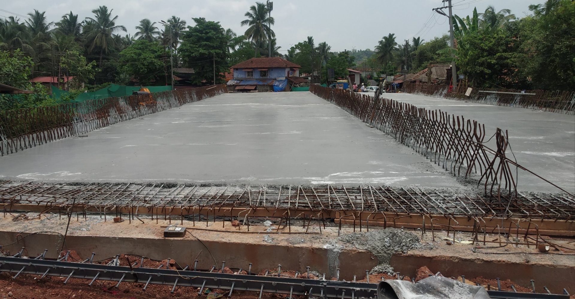 New Tar bridge slab cast, may   be open to traffic after May 15