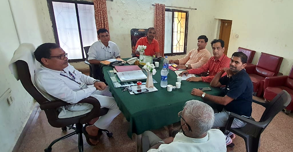 Locals meet Curchorem Station Master over railway issues