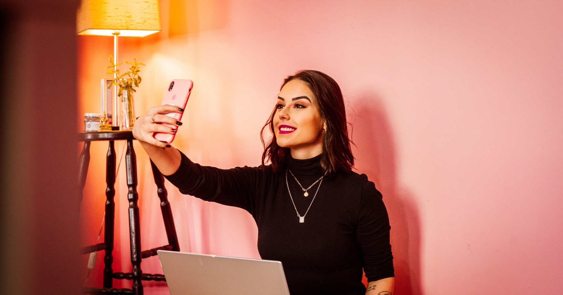 ﻿Dark side of social media influencing