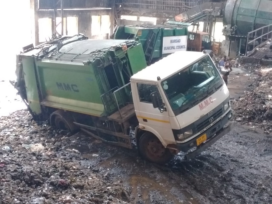 As GWMC gears to cart out piles of waste, Margao civic workers claim condition inside Sonsodo shed posing threat