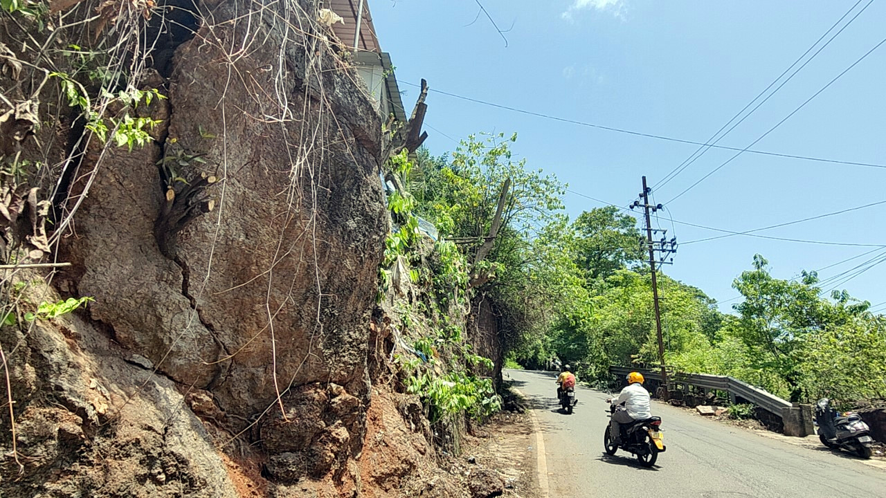 Boulder endangers houses, motorists in Port town